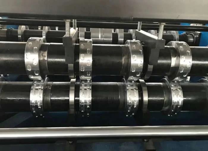 Main roll forming machine