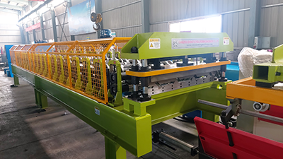 Trapezoidal roofing sheet roll forming machine