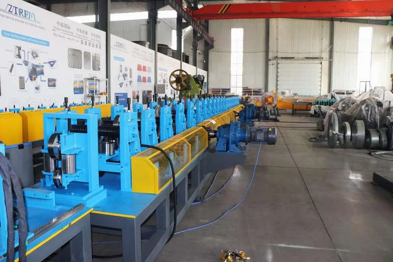 Upright roll forming machine